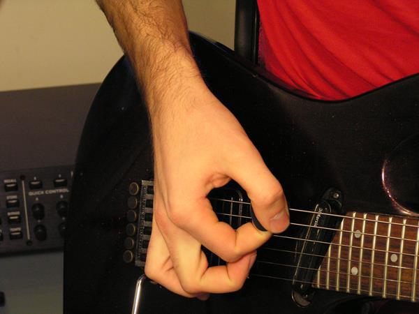 правая рука гитара